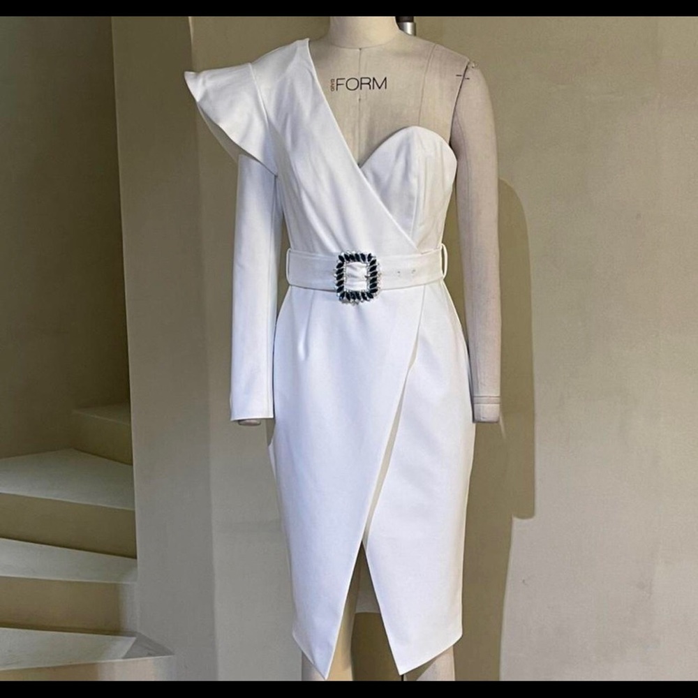 Gorgeous LAVISH ALICE one shoulder ruffle sleeve midi dress in white ( sample)